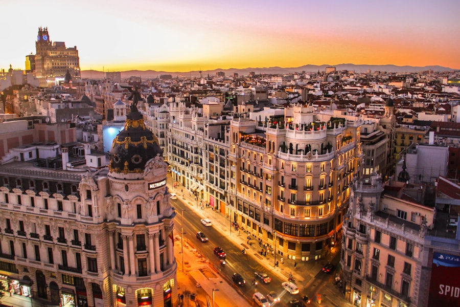 Spanish travel and card settlement teams watch euro-dollar quotes before afternoon conversion
